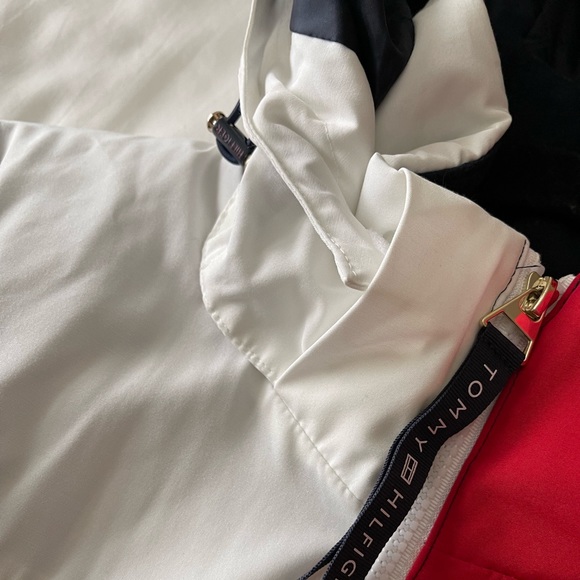 Tommy Hilfiger Winter Ski Jacket (size M) - Picture 5 of 10